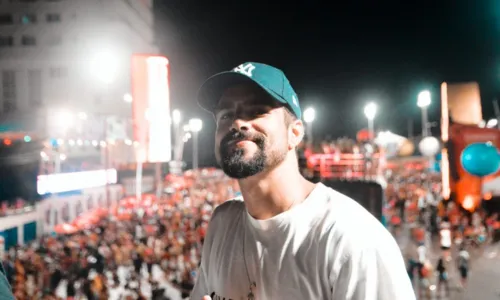 
				
					FOTOS: veja famosos que curtem o Carnaval de Salvador 2024
				
				