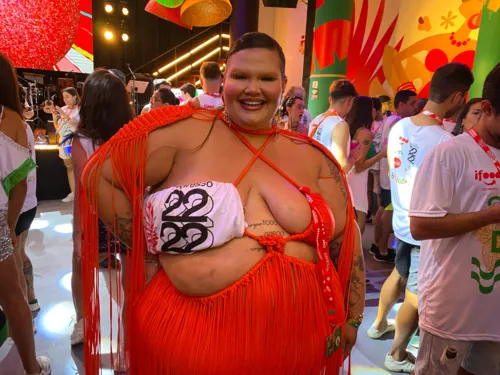 
				
					FOTOS: veja famosos que curtem o Carnaval de Salvador 2024
				
				