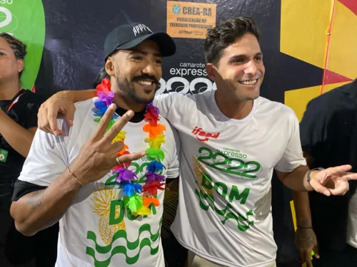 
				
					FOTOS: veja famosos que curtem o Carnaval de Salvador 2024
				
				