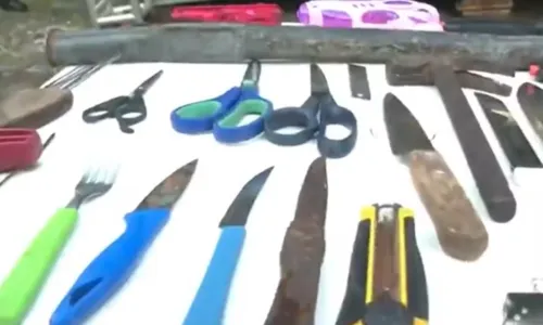 
				
					Facas e pistolas de água são apreendidos no pré-carnaval de Salvador
				
				