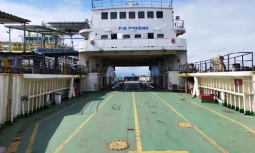 
				
					Falha na rampa do Ferry-boat revolta passageiros na fila em Salvador
				
				