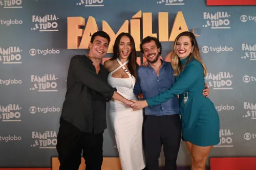 
				
					'Família é Tudo': elenco de nova novela das 7 se reúne em lançamento
				
				