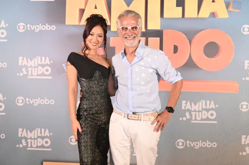 
				
					'Família é Tudo': elenco de nova novela das 7 se reúne em lançamento
				
				