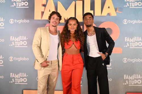 
				
					'Família é Tudo': elenco de nova novela das 7 se reúne em lançamento
				
				