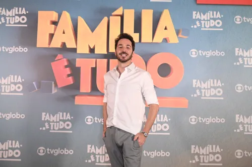 
				
					'Família é Tudo': elenco de nova novela das 7 se reúne em lançamento
				
				