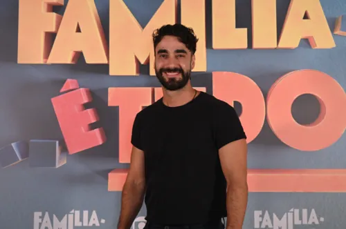 
				
					'Família é Tudo': elenco de nova novela das 7 se reúne em lançamento
				
				