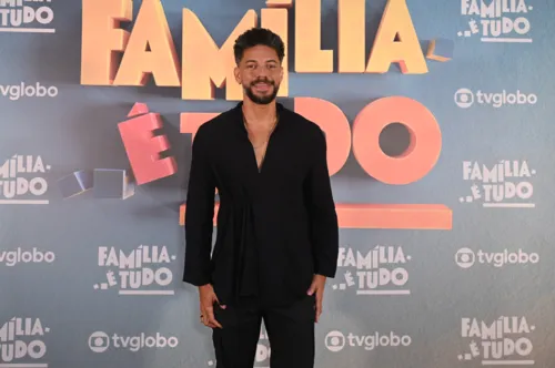 
				
					'Família é Tudo': elenco de nova novela das 7 se reúne em lançamento
				
				