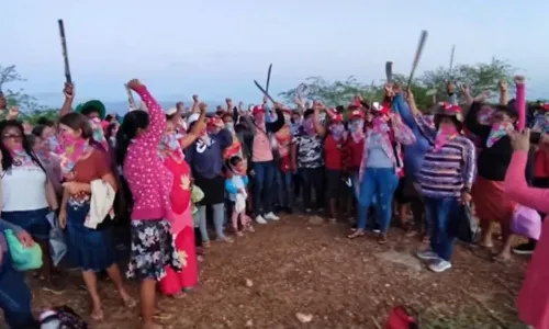 
				
					Famílias do MST acusam Codevasf de cortar água em acampamento na BA
				
				