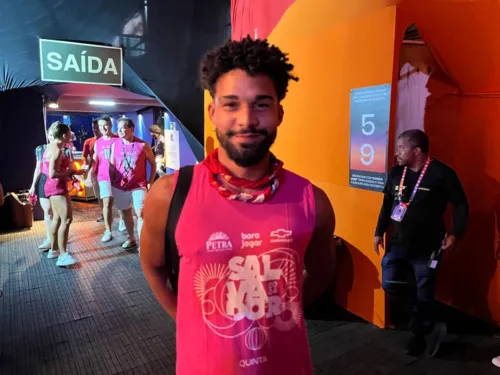 
				
					Famosos curtem primeiro dia do Carnaval de Salvador; FOTOS
				
				