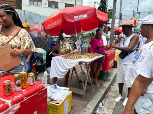 
				
					Feijoada, acarajé e cerveja: veja 'cardápio' da Lavagem do Bonfim
				
				