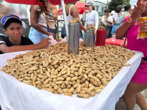 
				
					Feijoada, acarajé e cerveja: veja 'cardápio' da Lavagem do Bonfim
				
				