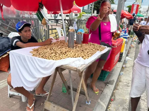 
				
					Feijoada, acarajé e cerveja: veja 'cardápio' da Lavagem do Bonfim
				
				