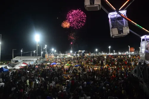 
				
					Festival virada Salvador tem efeito Baiana e 'Beyoncé' do piseiro
				
				