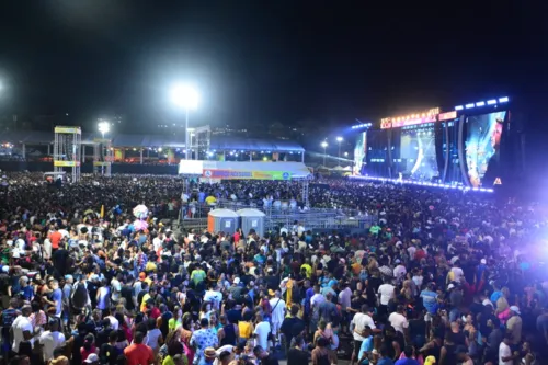 
				
					Festival virada Salvador tem efeito Baiana e 'Beyoncé' do piseiro
				
				