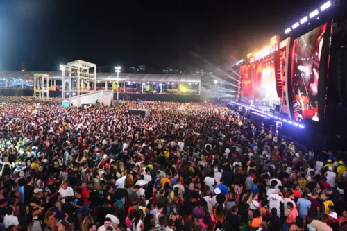 
				
					Festival virada Salvador tem efeito Baiana e 'Beyoncé' do piseiro
				
				