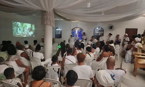 
				
					Fiéis realizam caminhada em Itapuã em combate a intolerância religiosa
				
				