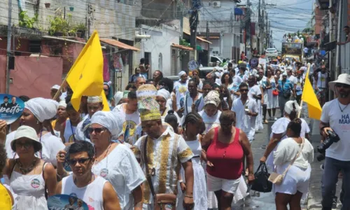 
				
					Fiéis realizam caminhada em Itapuã em combate a intolerância religiosa
				
				