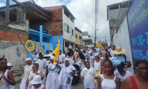 
				
					Fiéis realizam caminhada em Itapuã em combate a intolerância religiosa
				
				