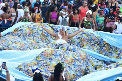 
				
					Filhas de Gandhy levam empoderamento feminino para o Carnaval
				
				