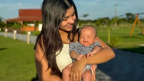 
				
					Filho do cantor João Gomes é diagnosticado com doença: 'Ajuda, Deus'
				
				