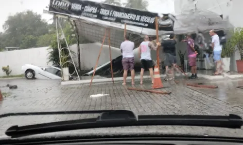 
				
					Fortes chuvas geram transtornos e alagamentos em bairros de Salvador
				
				