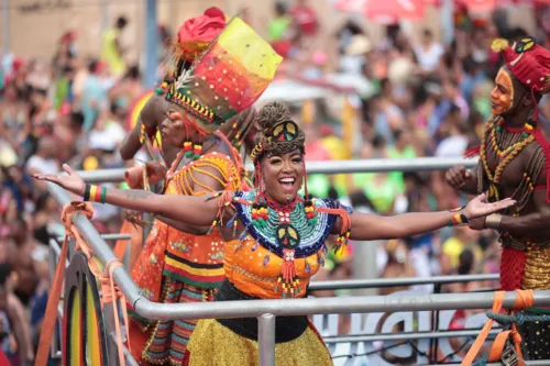 
				
					Fotos: Olodum desfila no Campo Grande nesta terça (12)
				
				