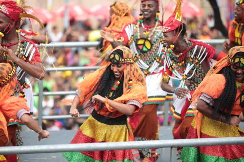 
				
					Fotos: Olodum desfila no Campo Grande nesta terça (12)
				
				