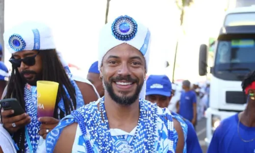 
				
					Fotos: veja os famosos que estão curtindo o Carnaval de Salvador
				
				