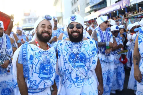 
				
					Fotos: veja os famosos que estão curtindo o Carnaval de Salvador
				
				