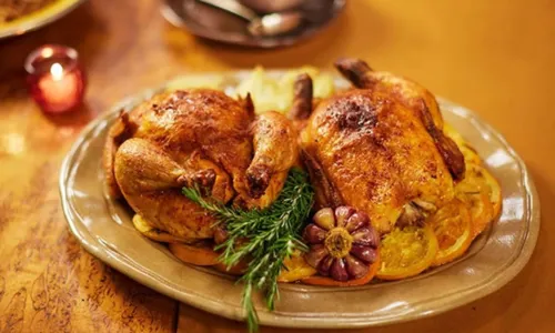 
				
					Frango de Natal: aprenda receita que pode substituir o peru
				
				