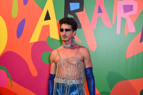 
				
					Galeria: famosos participam do “Baile da Arara” no Rio de Janeiro
				
				