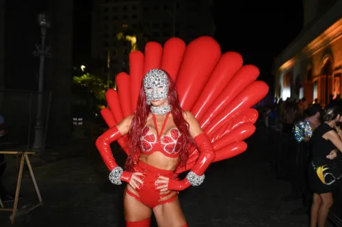 
				
					Galeria: famosos participam do “Baile da Arara” no Rio de Janeiro
				
				