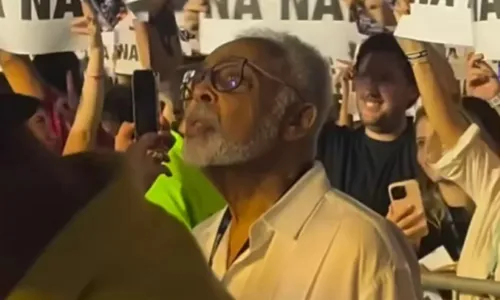 
				
					Gilberto Gil e Milton Nascimento curtem show de Paul McCartney; vídeos
				
				