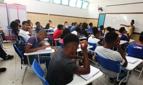 
				
					Governo deposita precatórios para professores; abono chega a R$ 6 mil
				
				