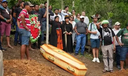 
				
					Grupo realiza protesto na BR-101 pela morte de indígena na Bahia
				
				