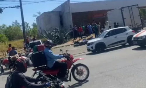 
				
					Homem cai de moto após roubar mochila com dinheiro no Porto Seco
				
				