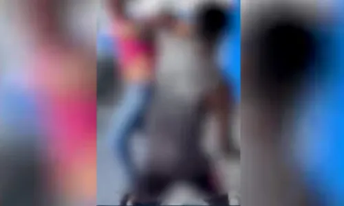 
				
					Homem é agredido com socos por suspeito de perseguir esposa dele
				
				