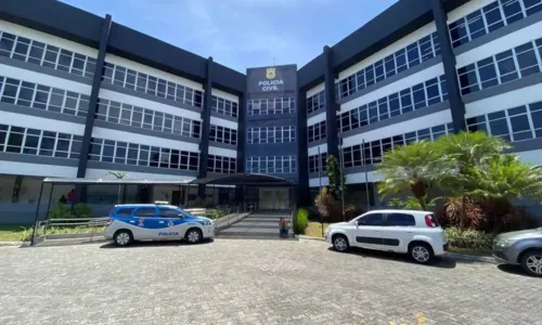 
				
					Homem é morto a tiros em frente a escola municipal de Salvador
				
				