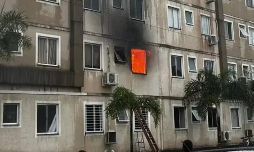 
				
					Homem é preso suspeito de agredir companheira e incendiar apartamento
				
				