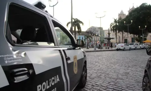 
				
					Homem é preso suspeito de roubar turistas suíços em Salvador
				
				