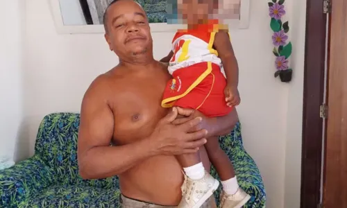 
				
					Homem morre após levar soco ao cobrar pagamento de R$ 5 em Salvador
				
				