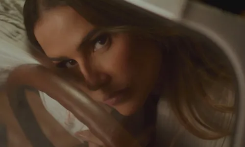 
				
					Hugo Moura posta fotos de Deborah Secco e ganha reação especial de ex
				
				