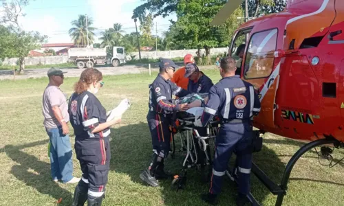 
				
					Idosa de 81 anos é resgatada de helicóptero na Ilha de Itaparica
				
				