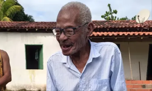 
				
					Idoso comemora aniversário de 116 anos na Bahia: 'Ainda cai na farra'
				
				