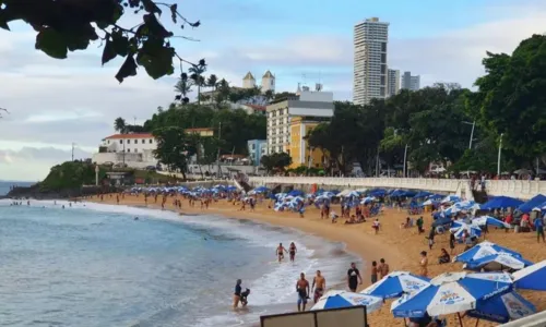 
				
					Idoso de 72 anos morre na praia do Porto da Barra, em Salvador
				
				