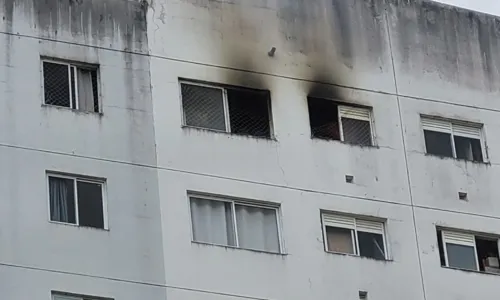 
				
					Incêndio atinge apartamento no bairro de Piatã, em Salvador
				
				