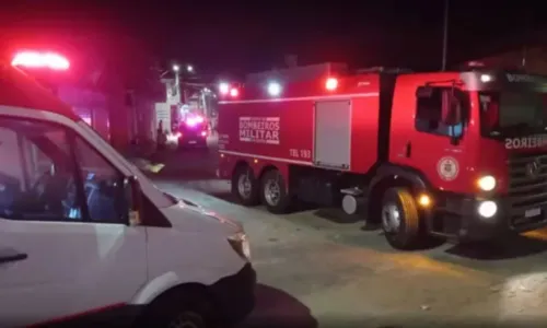 
				
					Incêndio de grandes proporções atinge depósito na Bahia
				
				