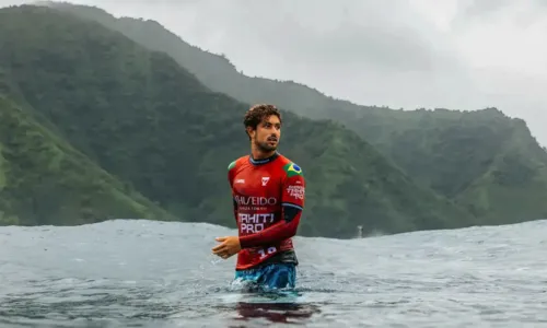 
				
					Irmão de Lucas Chumbo sofre acidente em praia do Havaí
				
				