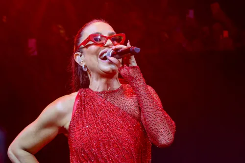 
				
					Ivete Sangalo segue maratona de carnaval fora da Bahia
				
				