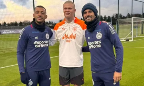 
				
					Jogadores do Bahia tietam estrelas do Manchester City na Inglaterra
				
				